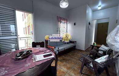 Imagem: O apartamento possui 2 Dormitórios, 1 Suíte, 2 Banheiros