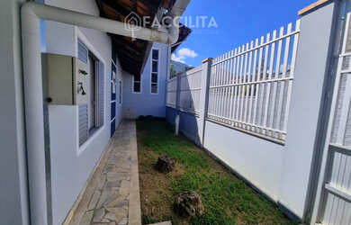 Imagem: A casa possui 4 Dormitórios, 2 Banheiros, 562m² de Área Privada