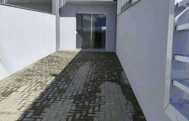 Imagem: A casa possui 2 Dormitórios, 1 Banheiro, 1 Vaga na garagem