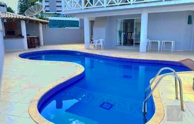 Imagem: A casa possui 4 Dormitórios, 4 Suítes, 5 Banheiros, 3 Vagas