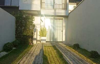 Imagem: A casa possui 2 Dormitórios, 2 Suítes, 3 Banheiros, 2 Vagas