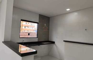 Imagem: A casa em condomínio possui 2 Dormitórios, 2 Suítes, 3 Banheiros