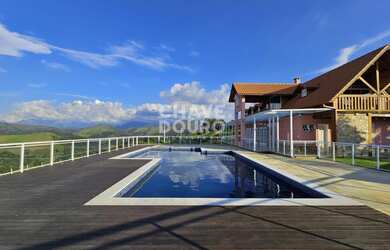 Imagem: O terreno possui 738m² de Área e está localizado em Pessegueiros