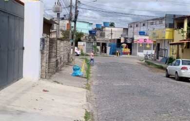 Imagem: O depósito possui 1 Banheiro, 2 Vagas na garagem e 400m² de