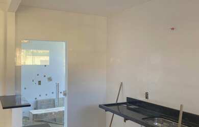 Imagem: A casa possui 2 Dormitórios, 1 Suíte, 1 Banheiro, 2 Vagas