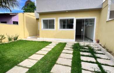 Imagem: A casa possui 2 Dormitórios, 1 Suíte, 1 Banheiro, 2 Vagas