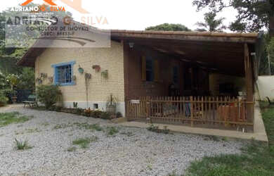 Imagem: A chácara possui 3 Dormitórios, 2 Banheiros e está localizado