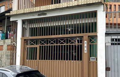 Imagem: A casa possui 3 Dormitórios, 1 Suíte, 2 Banheiros, 3 Vagas