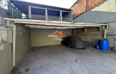 Imagem: A casa possui 3 Dormitórios, 1 Banheiro, 4 Vagas na garagem