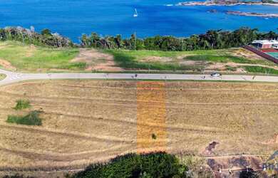 Imagem: O terreno possui 675m² de Área, Imóvel novo e está localizado