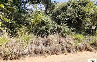 Imagem: O terreno possui 5.780m² de Área e está localizado em Sítios