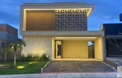 Imagem: A casa possui 4 Dormitórios, 4 Suítes, 6 Banheiros, 4 Vagas