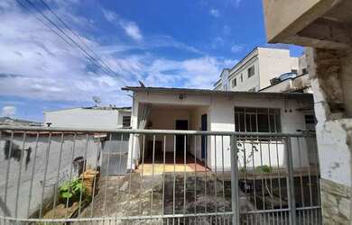 Imagem: A casa possui 2 Dormitórios, 2 Banheiros, 1 Vaga na garagem