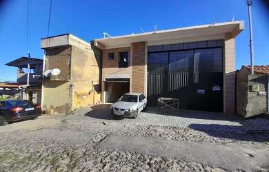 Imagem: O depósito possui 1 Banheiro, 1 Vaga na garagem e 228m² de