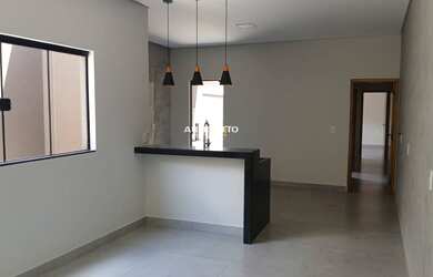 Imagem: A casa possui 2 Dormitórios, 1 Suíte, 2 Banheiros, 2 Vagas