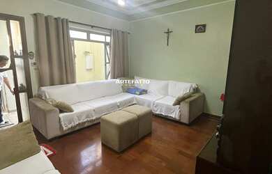 Imagem: A casa possui 3 Dormitórios, 1 Suíte, 2 Banheiros, 2 Vagas