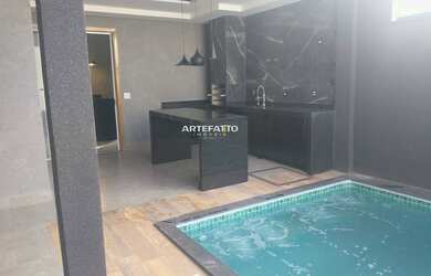 Imagem: A casa possui 3 Dormitórios, 3 Suítes, 4 Banheiros, 2 Vagas