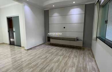 Imagem: A casa possui 3 Dormitórios, 1 Suíte, 2 Banheiros, 3 Vagas