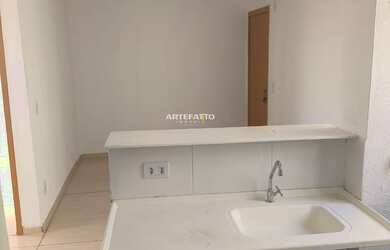 Imagem: O apartamento possui 2 Dormitórios, 1 Banheiro, 1 Vaga na garagem