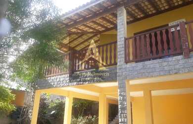 Imagem: A casa possui 3 Dormitórios, 2 Suítes, 3 Banheiros, 3 Vagas