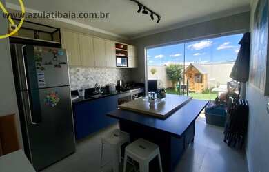 Imagem: A casa possui 4 Dormitórios, 1 Suíte, 2 Banheiros, 2 Vagas