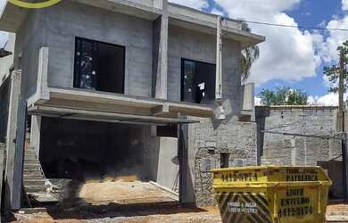 Imagem: A casa à venda possui 3 Dormitórios, 1 Suíte, 3 Banheiros