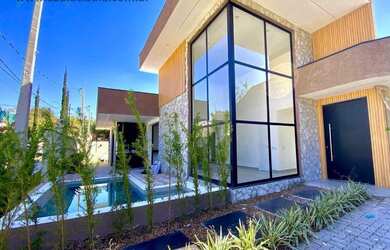 Imagem: A casa em condomínio possui 4 Dormitórios, 4 Suítes, 5 Banheiros