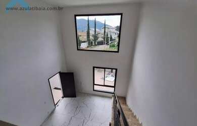 Imagem: A casa possui 3 Dormitórios, 2 Suítes, 4 Banheiros, 2 Vagas