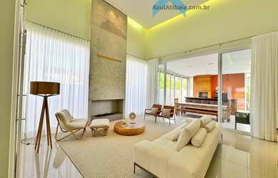 Imagem: A casa em condomínio possui 4 Dormitórios, 4 Suítes, 6 Banheiros