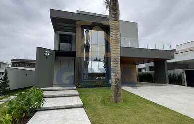 Imagem: A casa possui 4 Dormitórios, 4 Suítes, 3 Banheiros, 2 Vagas