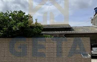 Imagem: A casa possui 4 Dormitórios, 1 Suíte, 2 Banheiros, 4 Vagas