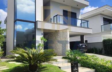 Imagem: A casa possui 3 Dormitórios, 3 Suítes, 4 Banheiros, 349m²