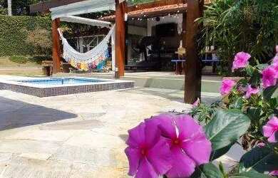 Imagem: A casa em condomínio possui 6 Dormitórios, 4 Suítes, 7 Banheiros