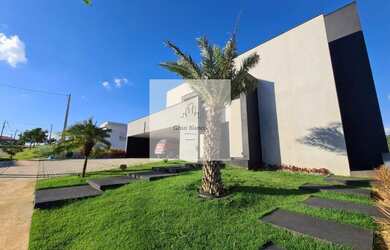 Imagem: A casa em condomínio possui 4 Dormitórios, 4 Suítes, 6 Banheiros