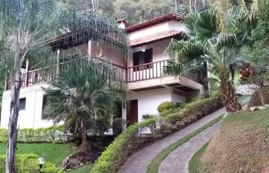 Imagem: A casa em condomínio possui 5 Dormitórios, 2 Suítes, 385m²