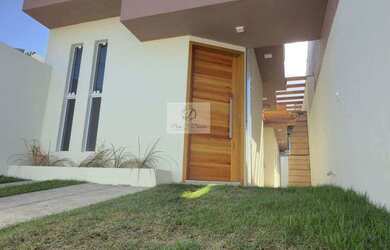 Imagem: A casa possui 2 Dormitórios, 2 Suítes, 2 Vagas na garagem