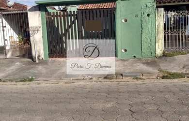 Imagem: A casa possui 2 Dormitórios, 1 Banheiro, 2 Vagas na garagem