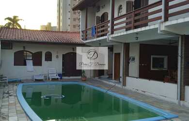 Imagem: A casa possui 4 Dormitórios, 4 Suítes, 1 Banheiro, 6 Vagas