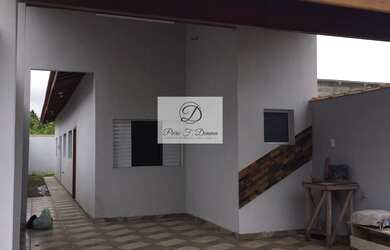 Imagem: A casa possui 2 Dormitórios, 1 Suíte, 1 Banheiro, 2 Vagas