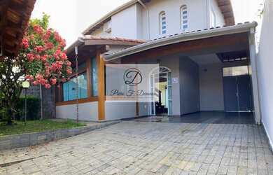 Imagem: A casa possui 4 Dormitórios, 1 Suíte, 3 Banheiros, 2 Vagas