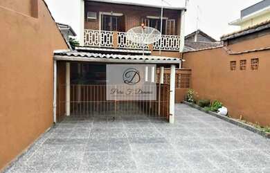 Imagem: A casa possui 2 Dormitórios, 1 Suíte, 2 Banheiros, 6 Vagas