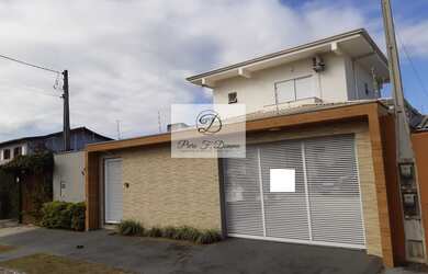 Imagem: A casa possui 4 Dormitórios, 2 Suítes, 2 Banheiros, 2 Vagas