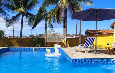 Imagem: A casa possui 2 Dormitórios, 1 Suíte, 1 Banheiro, 2 Vagas