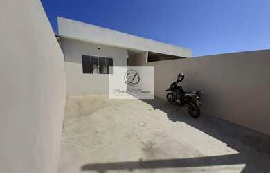 Imagem: A casa possui 3 Dormitórios, 1 Suíte, 1 Banheiro, 2 Vagas