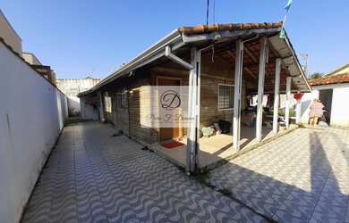 Imagem: A casa possui 2 Dormitórios, 2 Banheiros, 3 Vagas na garagem