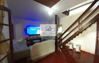 Imagem: A casa possui 3 Dormitórios, 1 Suíte, 1 Banheiro, 6 Vagas