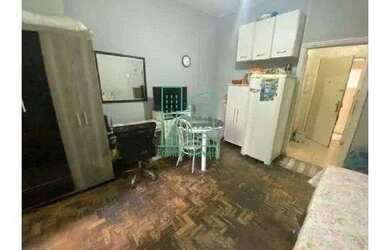 Imagem: O apartamento possui 1 Dormitório, 1 Banheiro, 1 Vaga na garagem