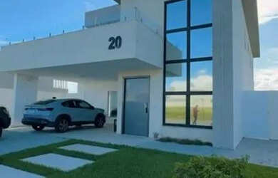 Imagem: A casa em condomínio possui 4 Dormitórios, 2 Suítes, 1 Banheiro