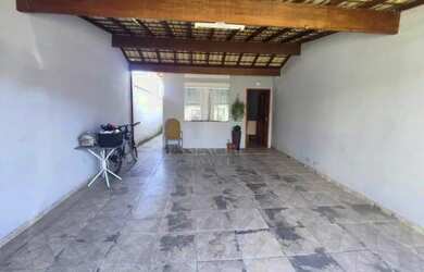 Imagem: A casa possui 2 Dormitórios, 1 Banheiro, 1 Vaga na garagem