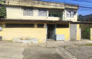 Imagem: A casa possui 3 Dormitórios, 1 Banheiro, 80m² de Área Privada